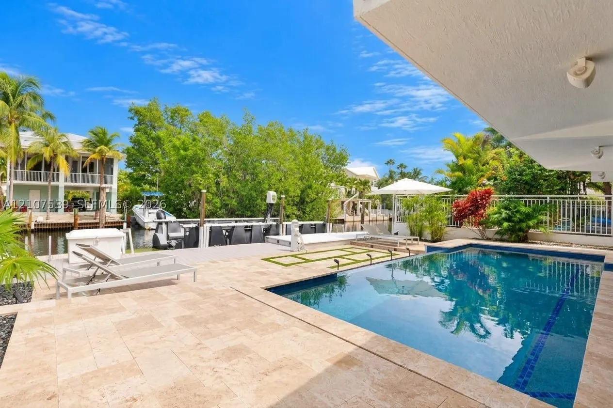 20 Center Ln