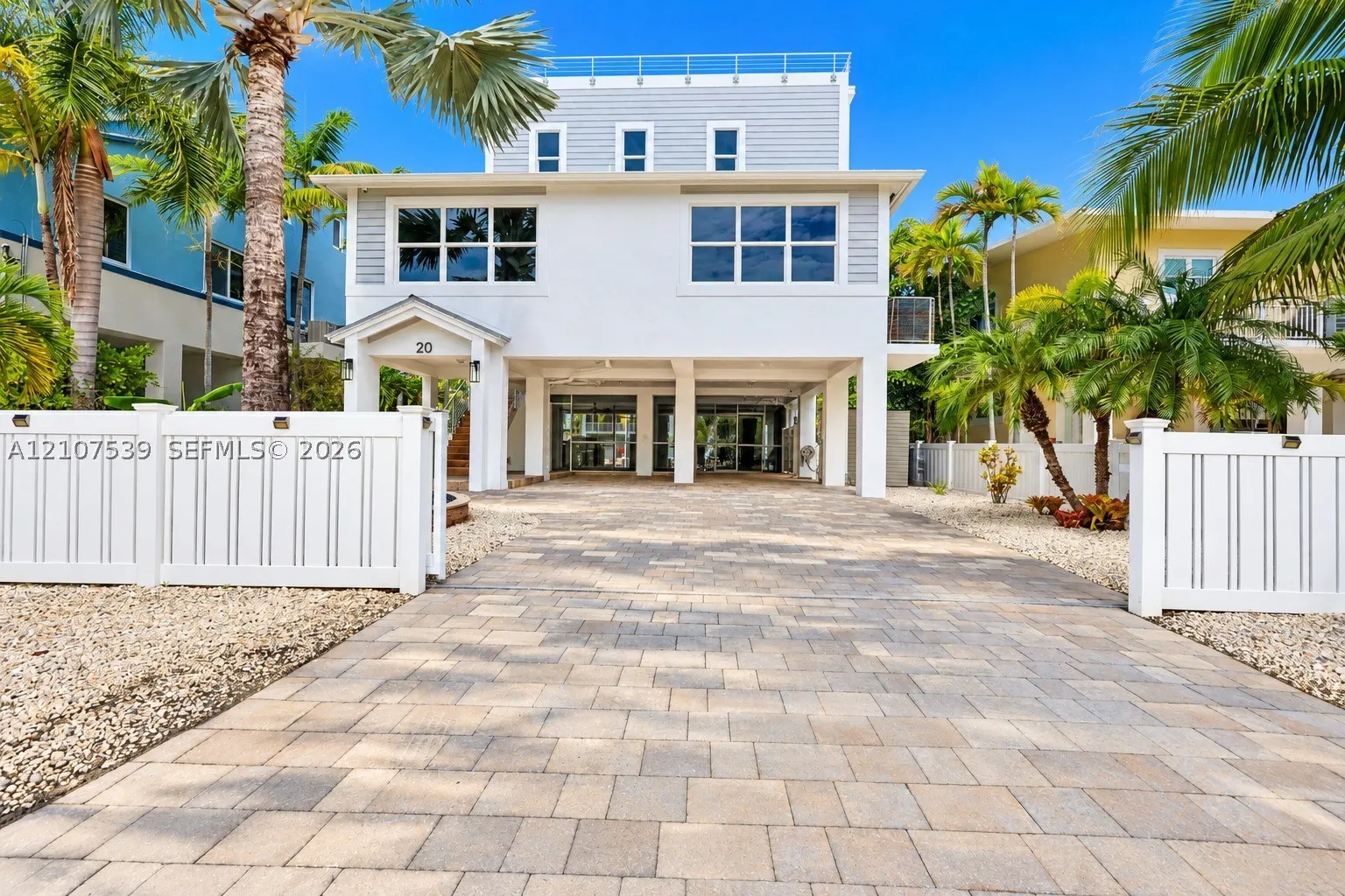 20 Center Ln