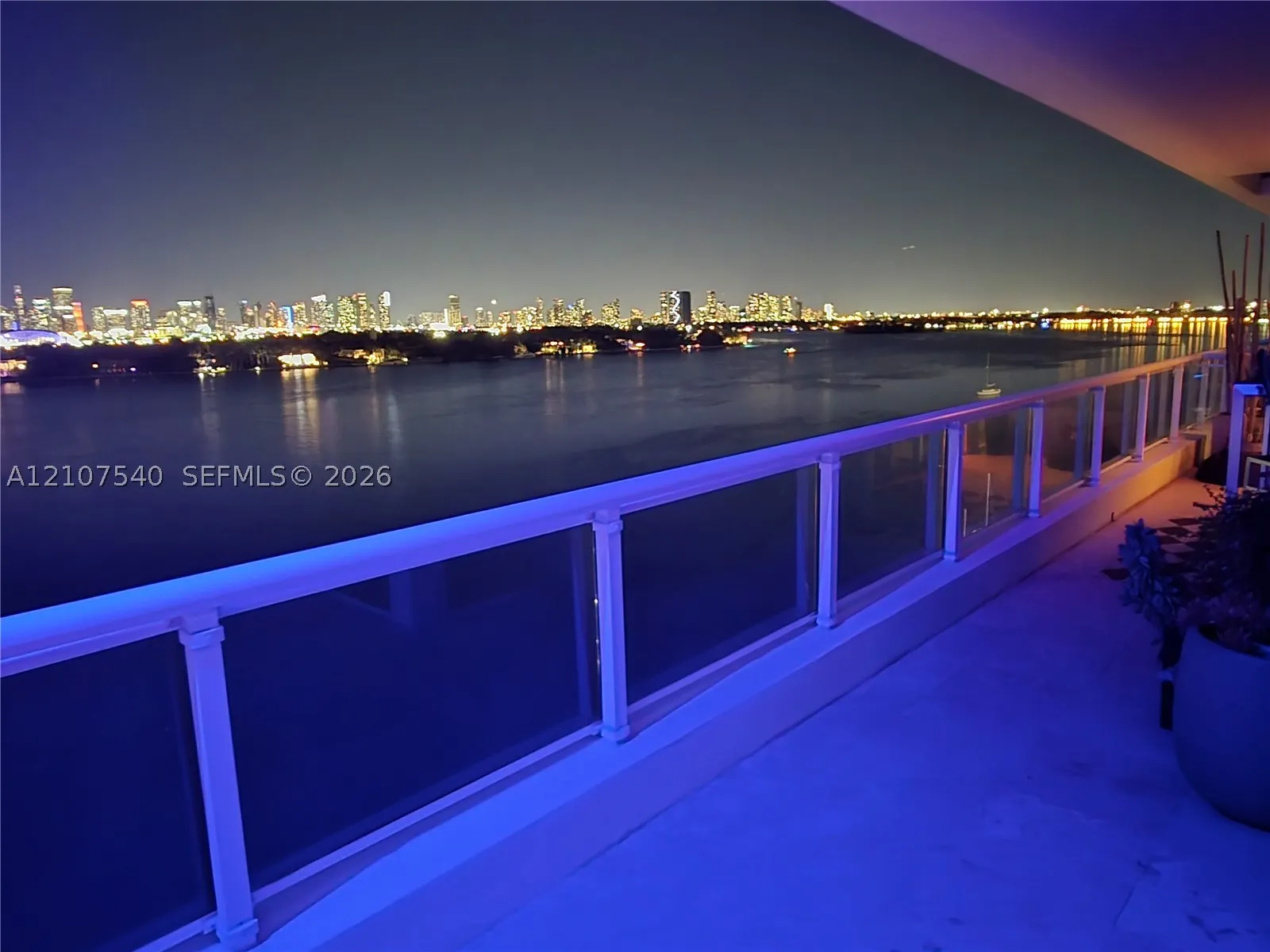 540 West Ave #911