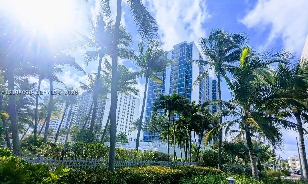 2655 Collins Ave #2306
