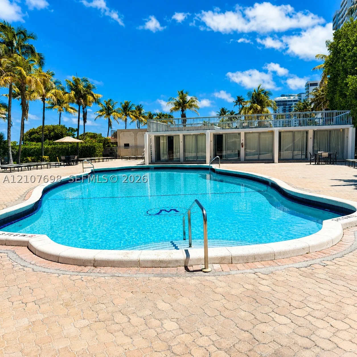 2655 Collins Ave #2306