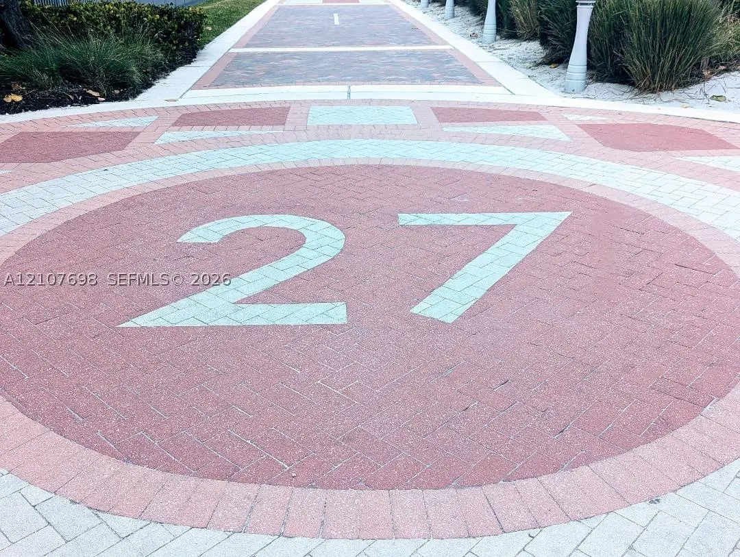 2655 Collins Ave #2306