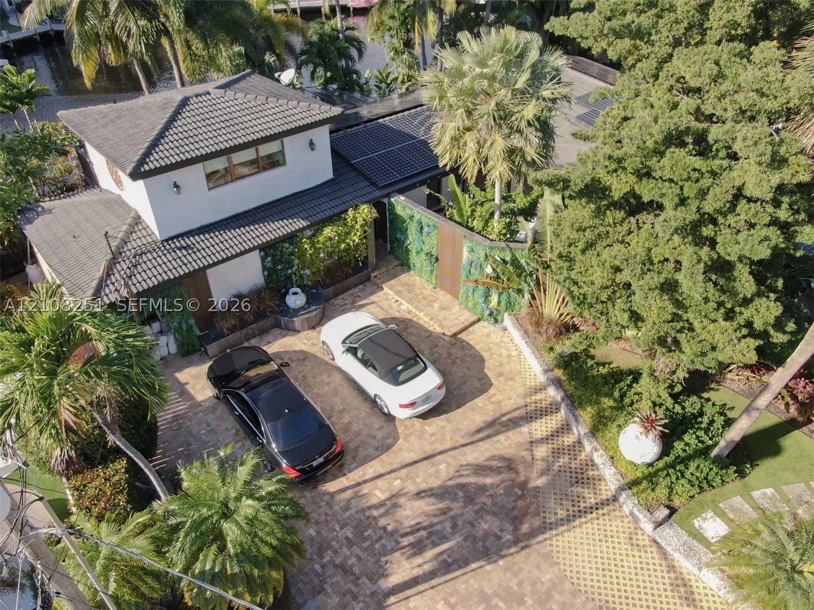 1675 Coral Gardens Dr