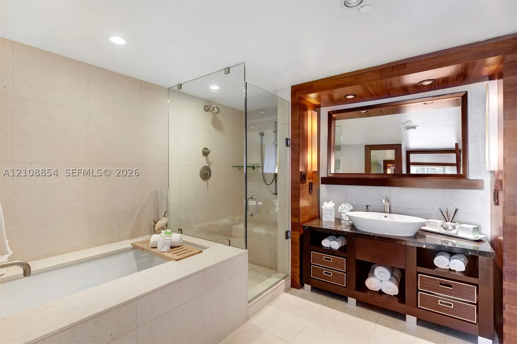 6801 Collins Ave #909