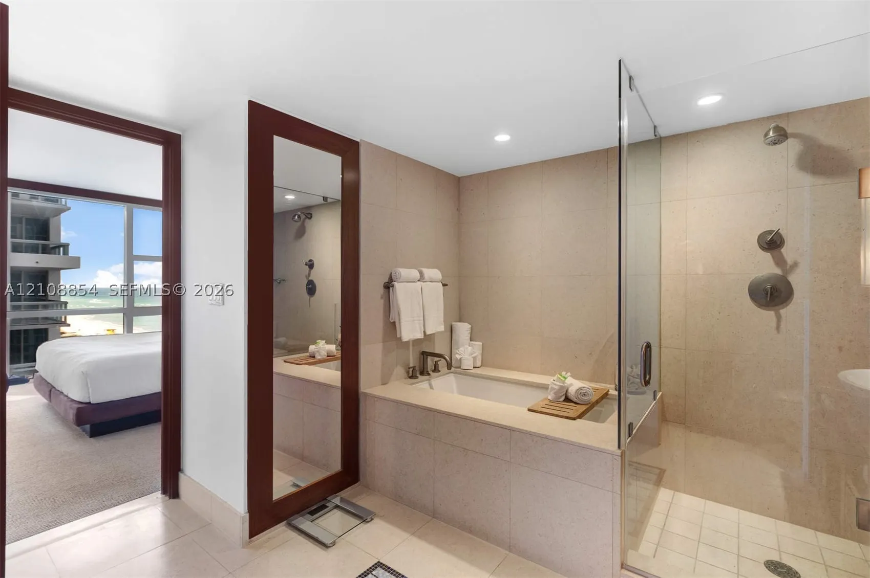 6801 Collins Ave #909