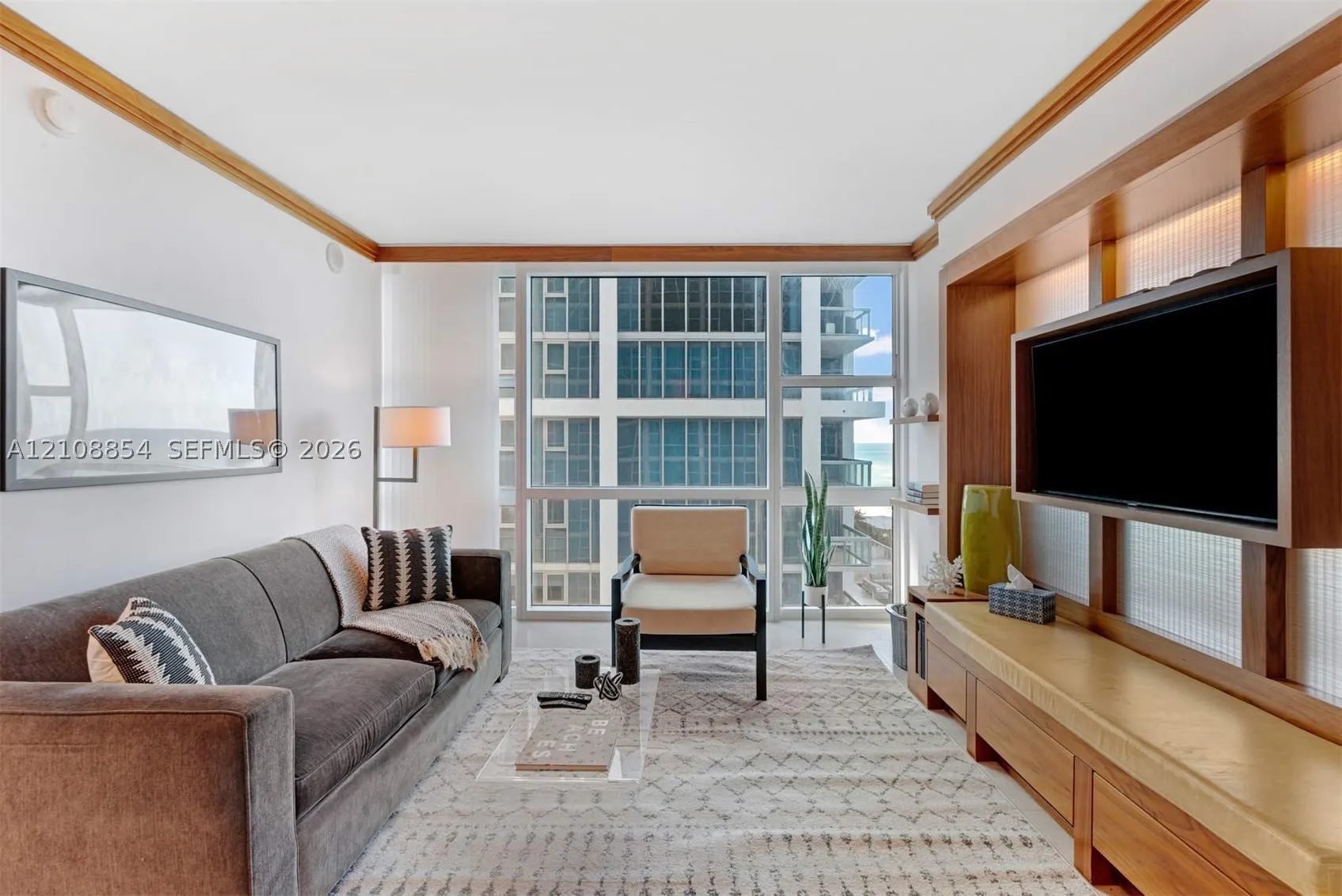 6801 Collins Ave #909