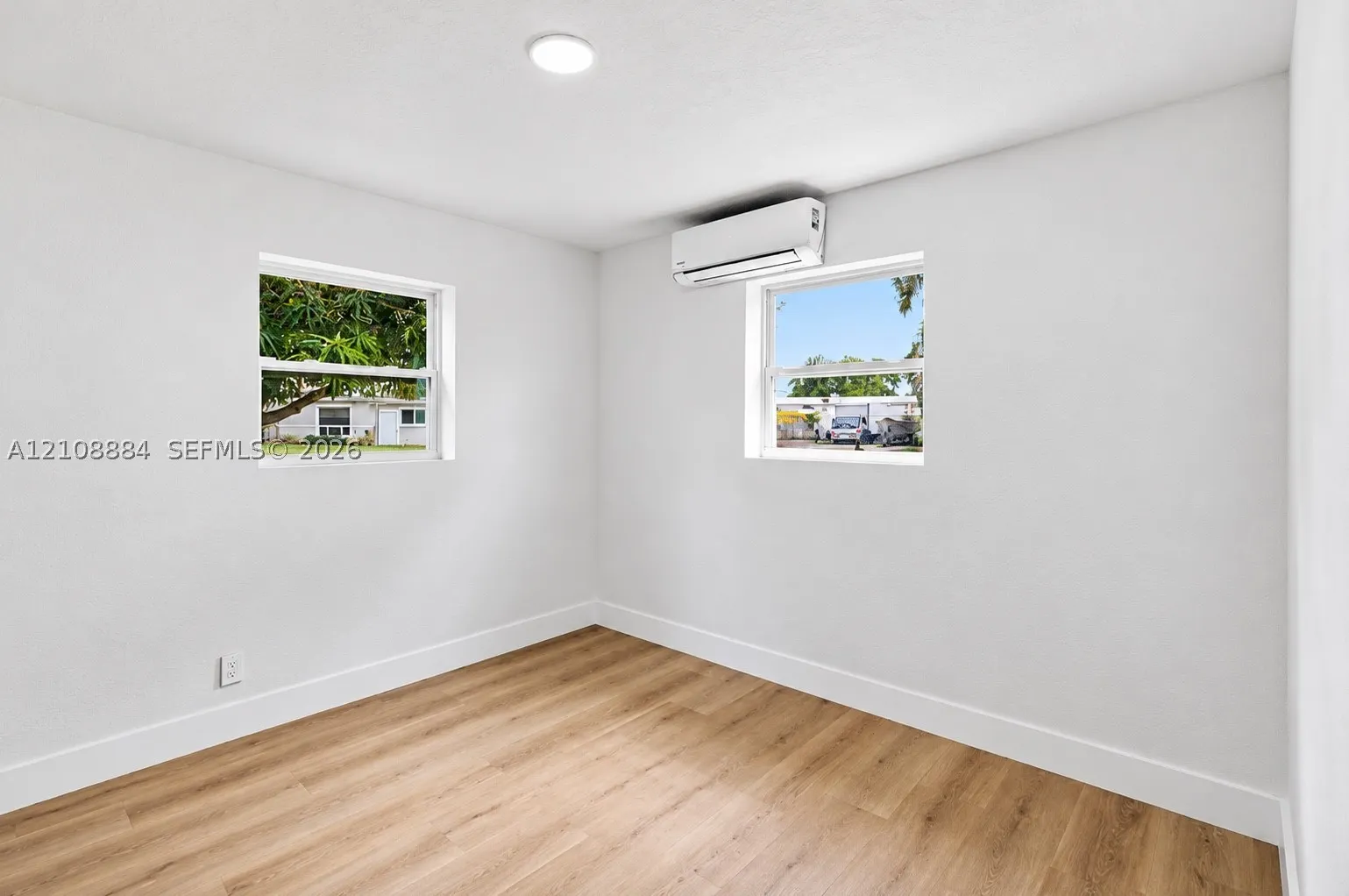 5201 SW 28th Ter