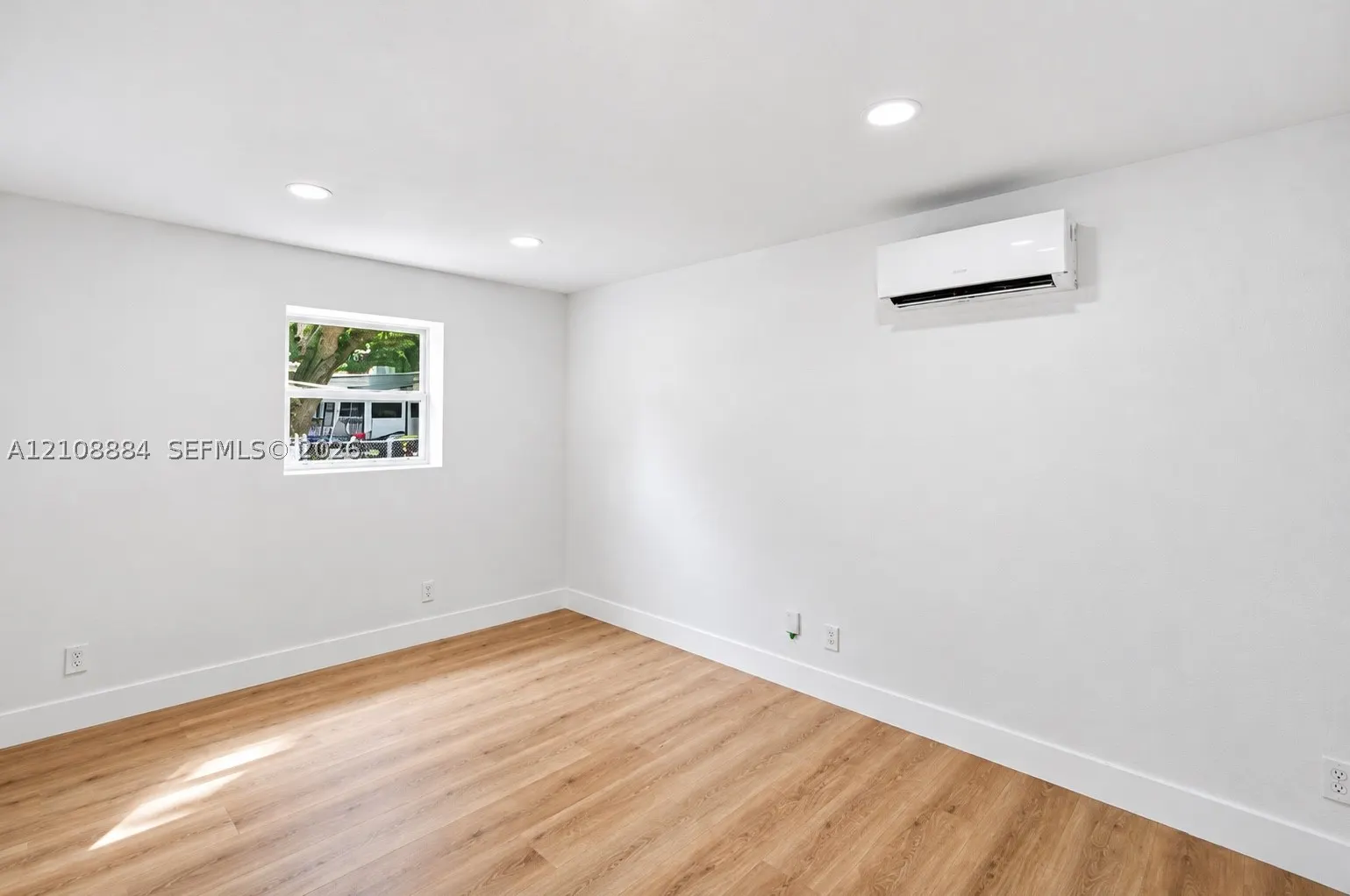 5201 SW 28th Ter