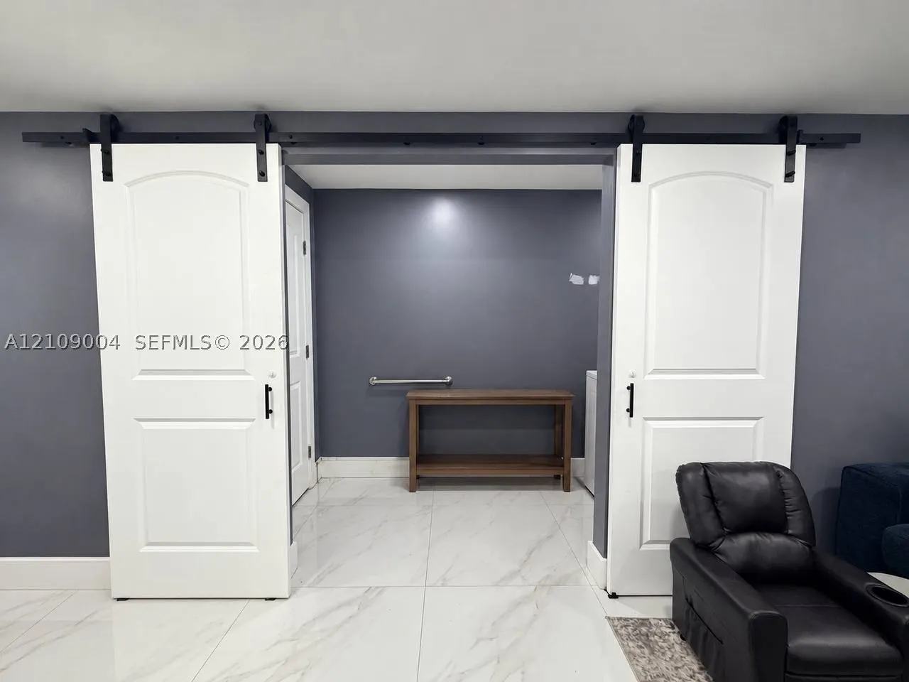 971 W 80th Pl