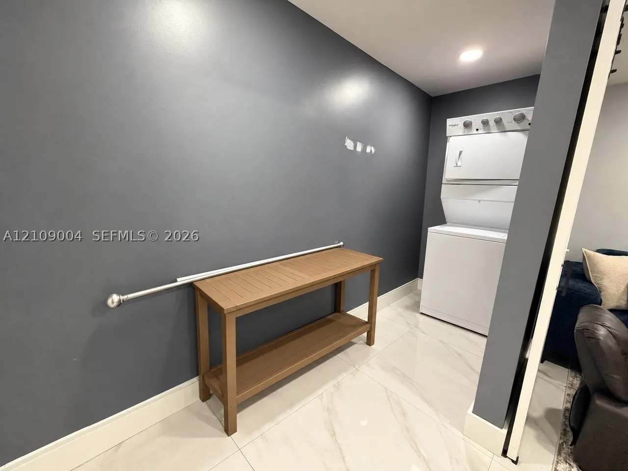 971 W 80th Pl