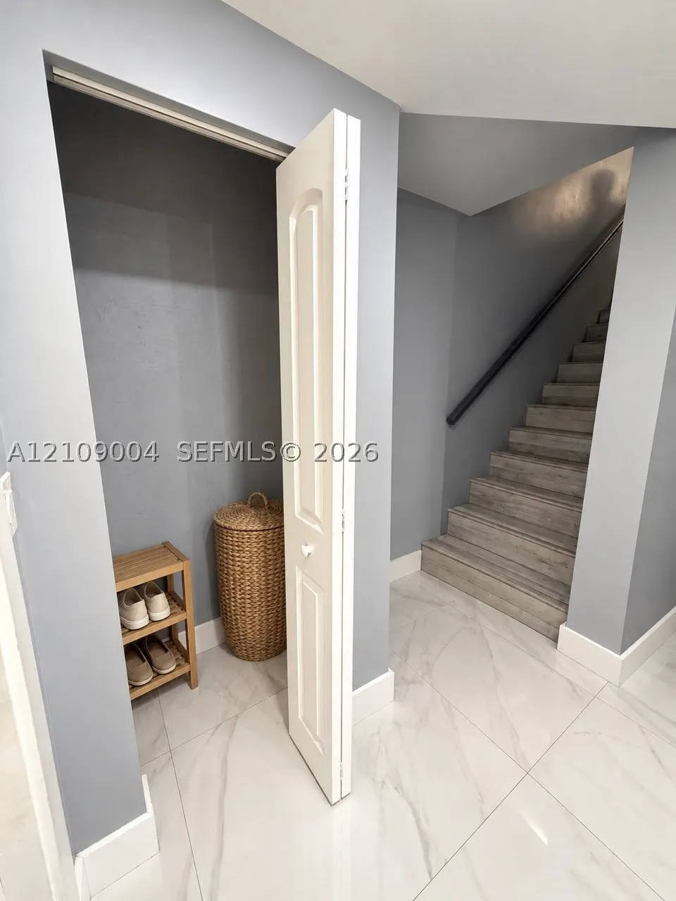 971 W 80th Pl