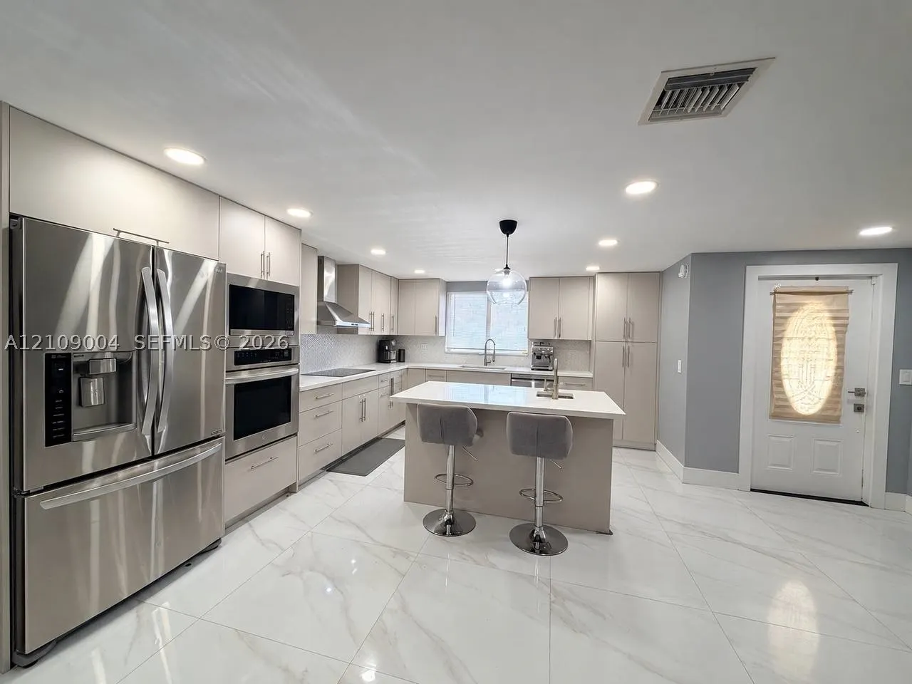 971 W 80th Pl
