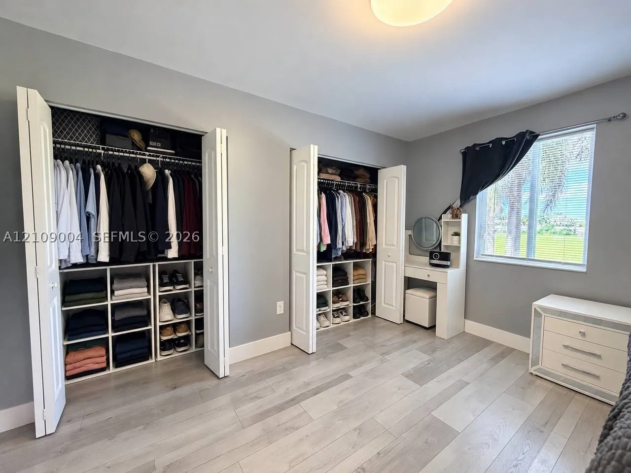 971 W 80th Pl