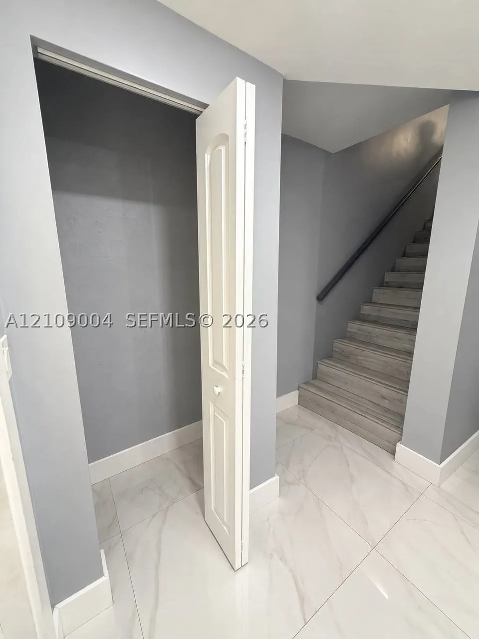 971 W 80th Pl