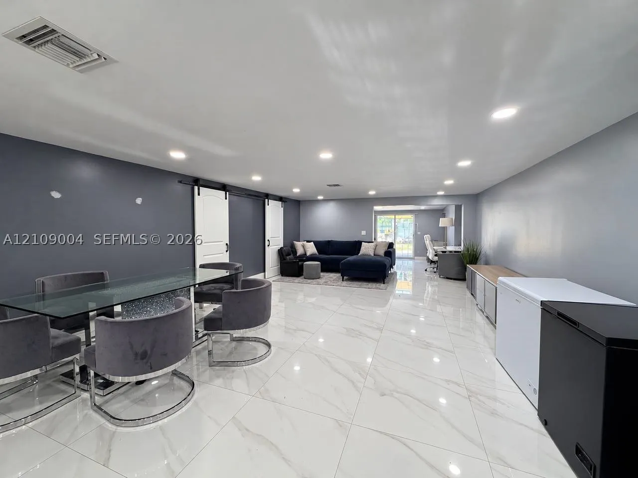 971 W 80th Pl