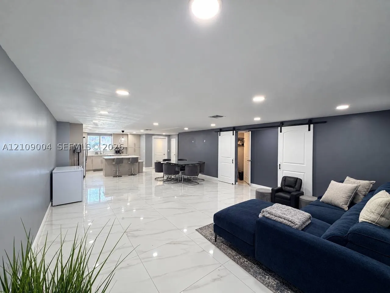 971 W 80th Pl