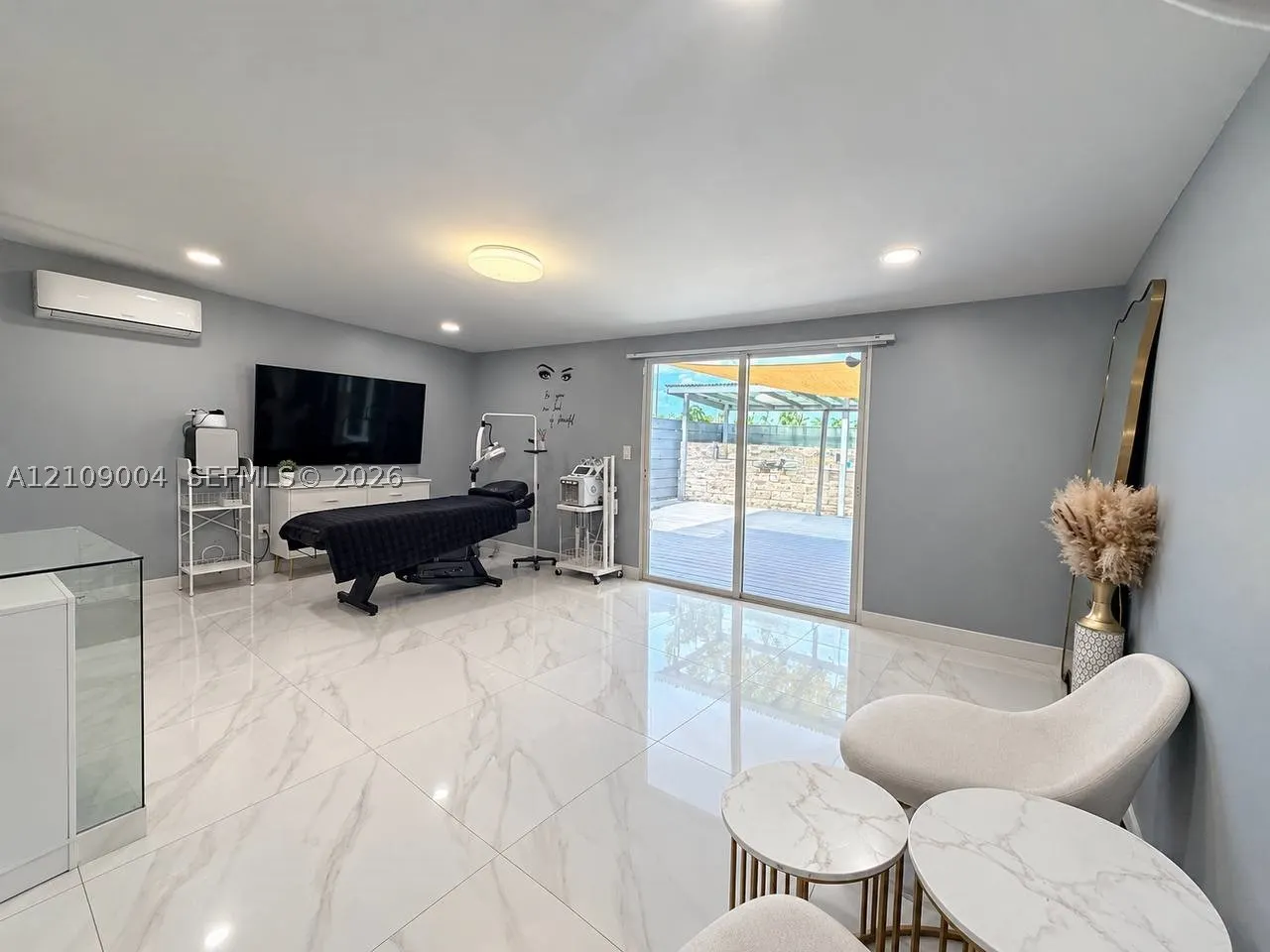 971 W 80th Pl
