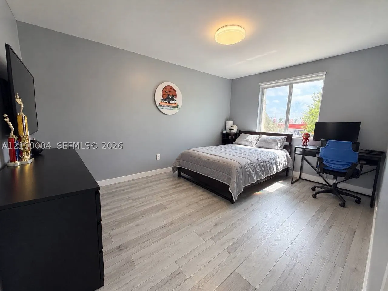 971 W 80th Pl
