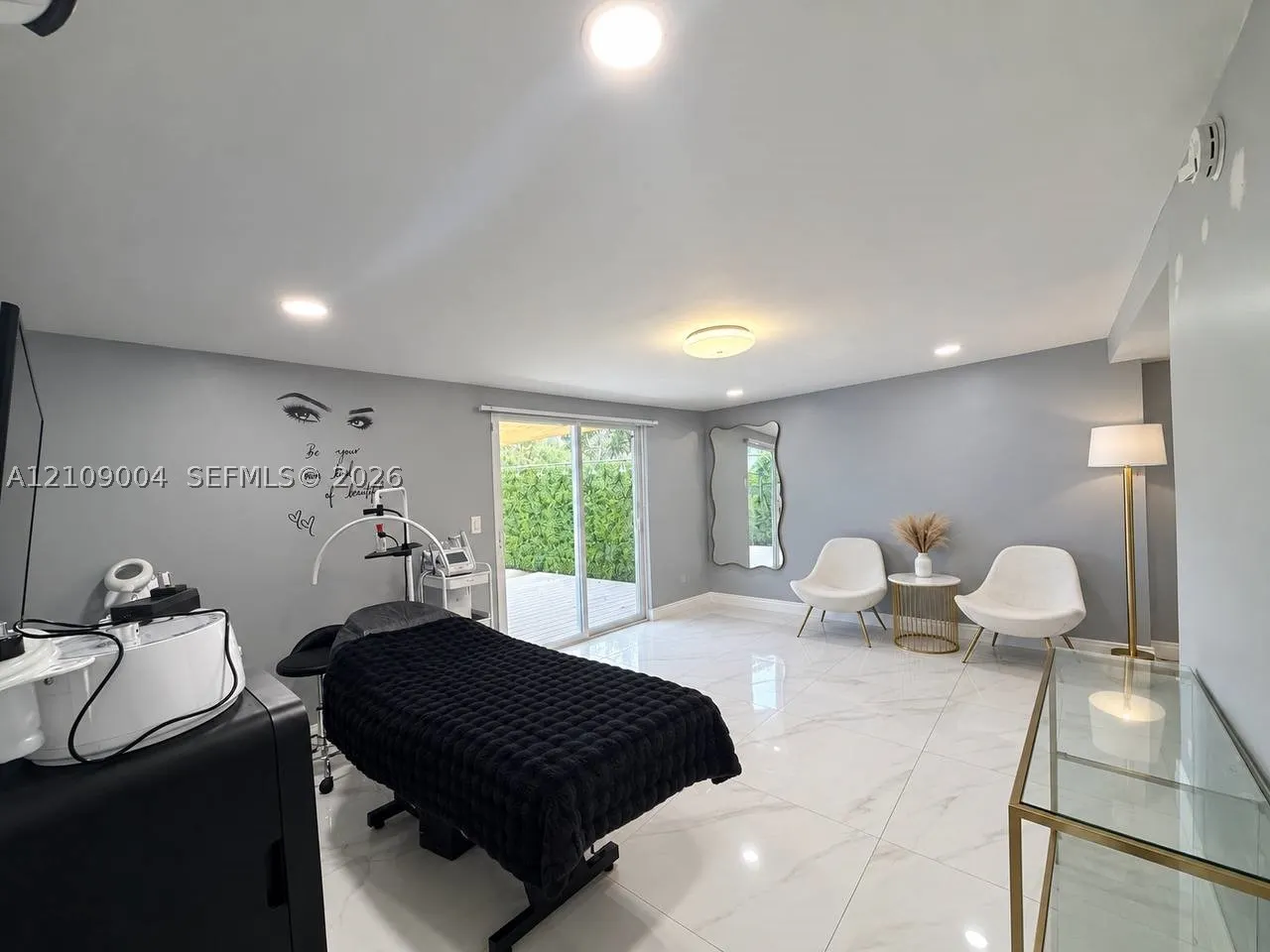 971 W 80th Pl