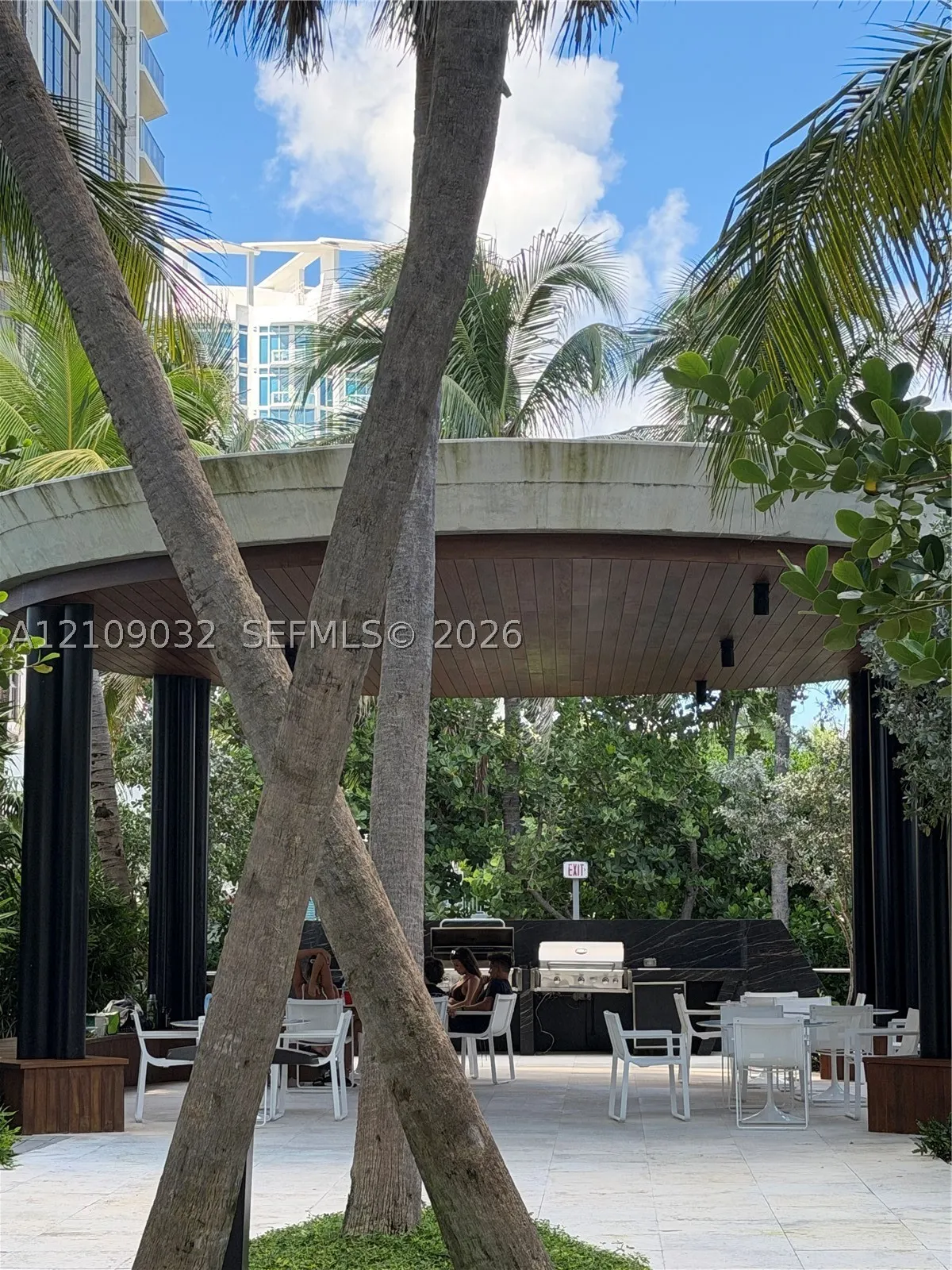 6365 Collins Ave #906