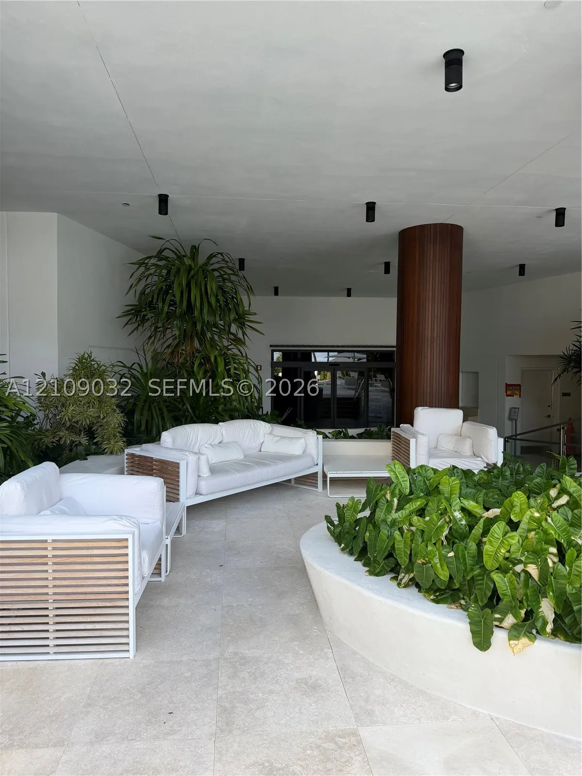 6365 Collins Ave #906