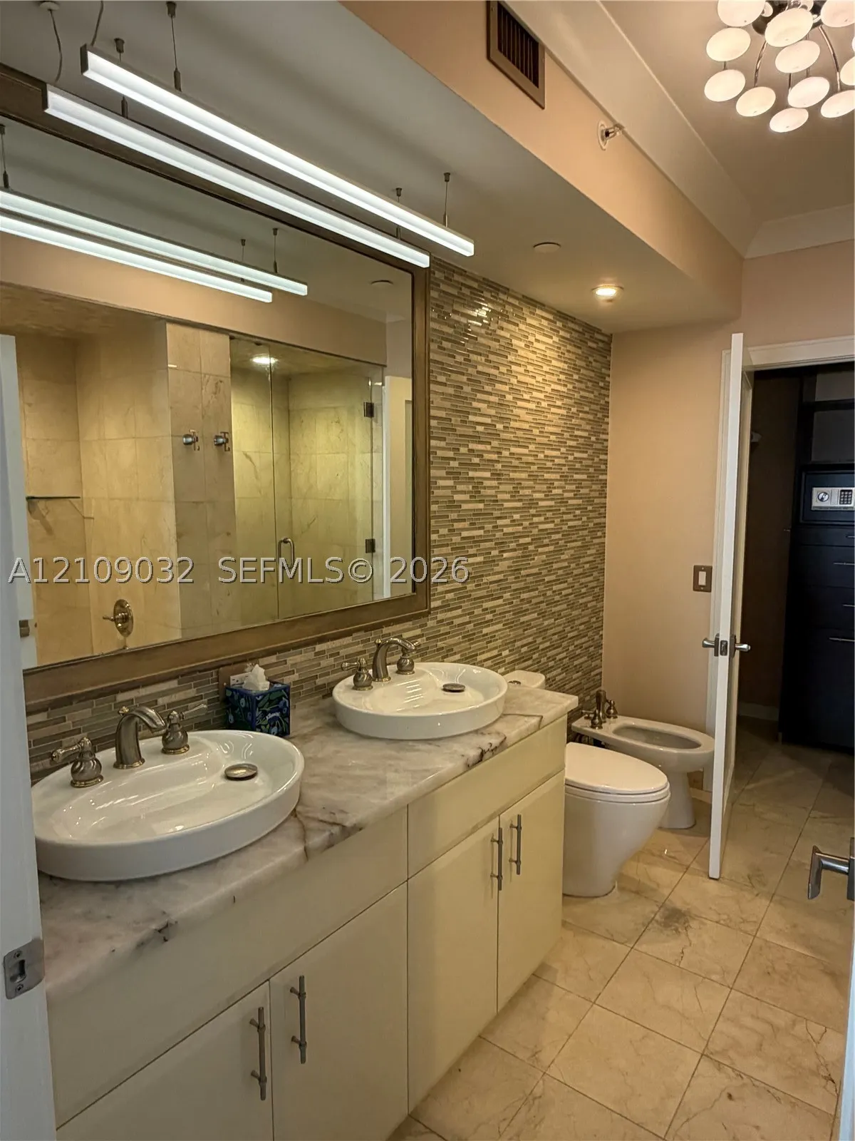 6365 Collins Ave #906