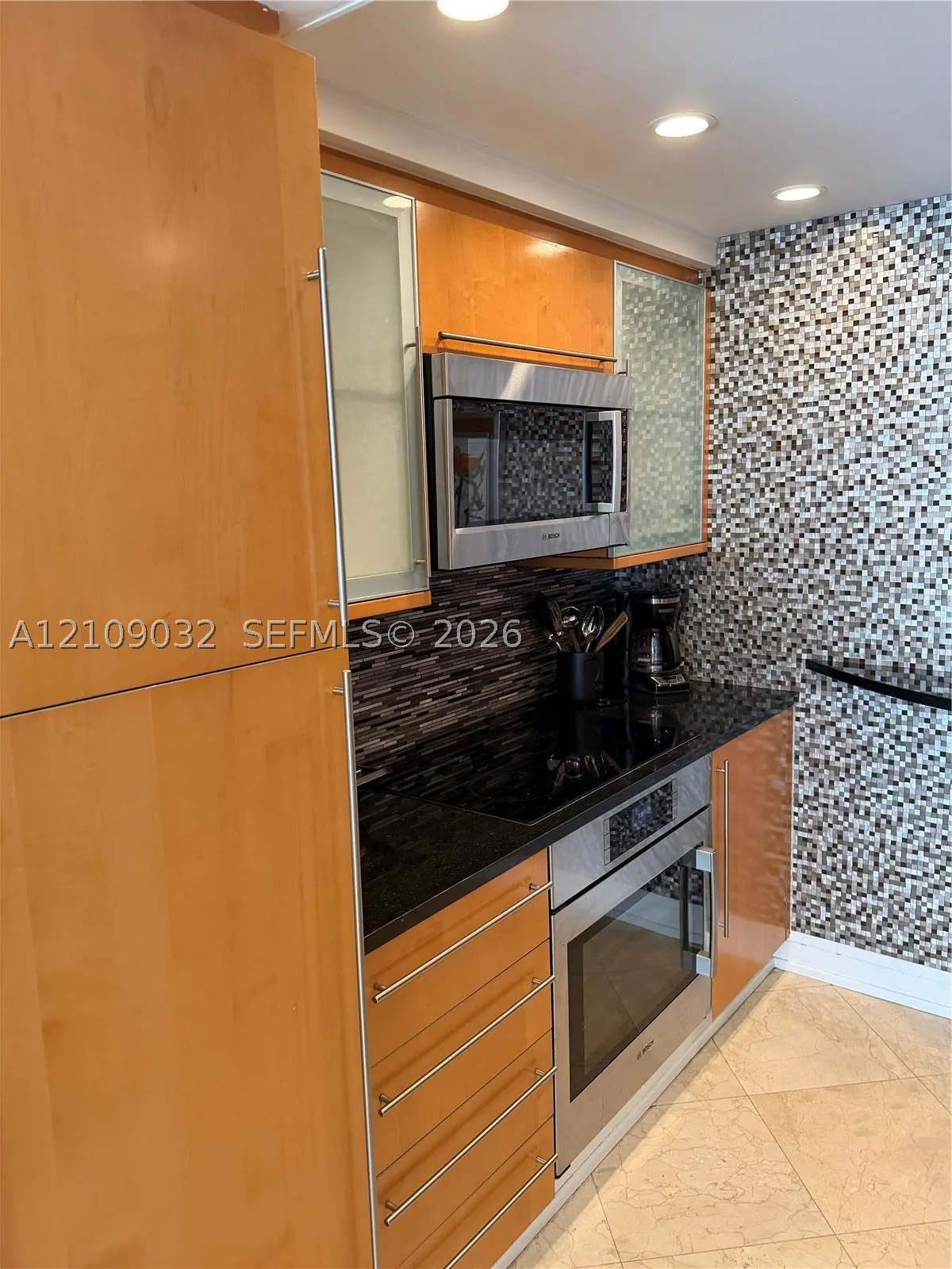 6365 Collins Ave #906