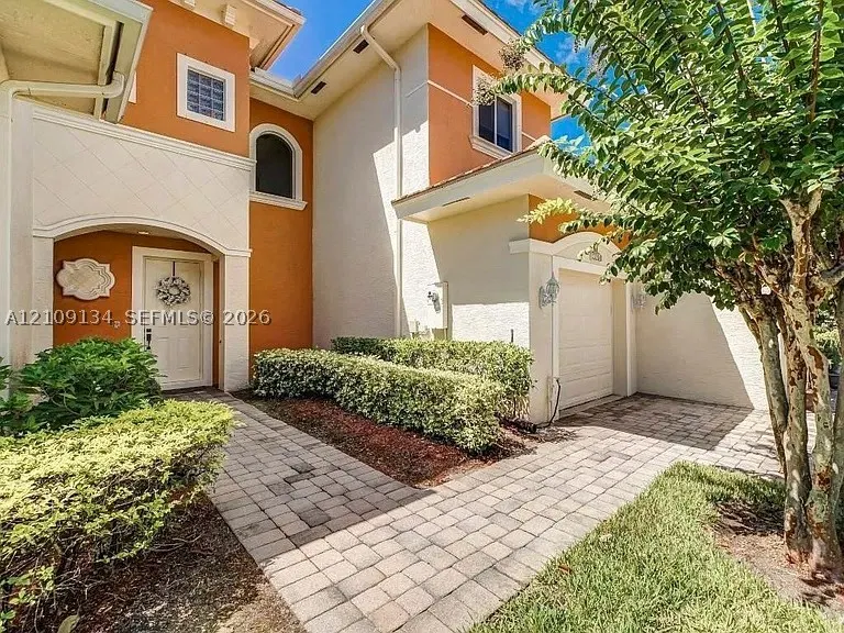2529 SW Stockbridge Sq SW