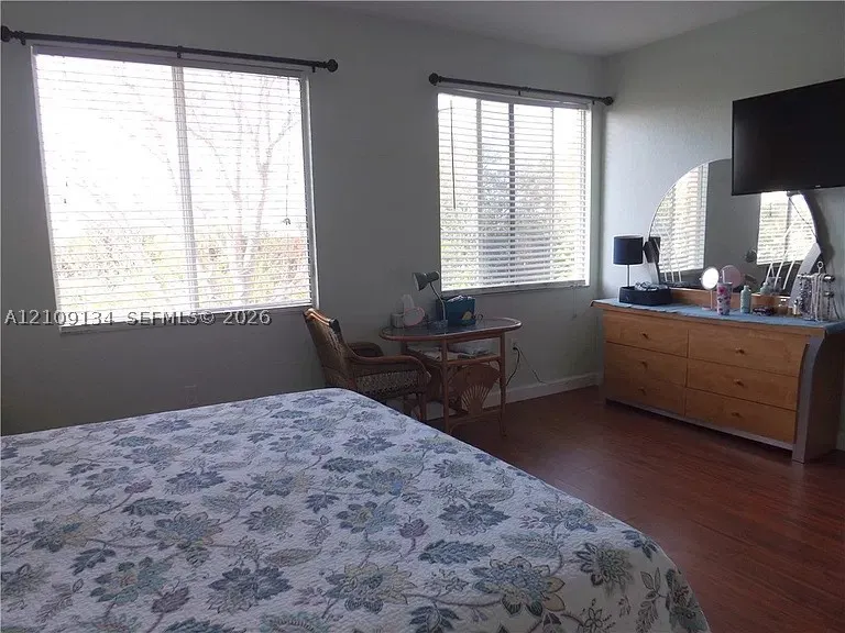 2529 SW Stockbridge Sq SW