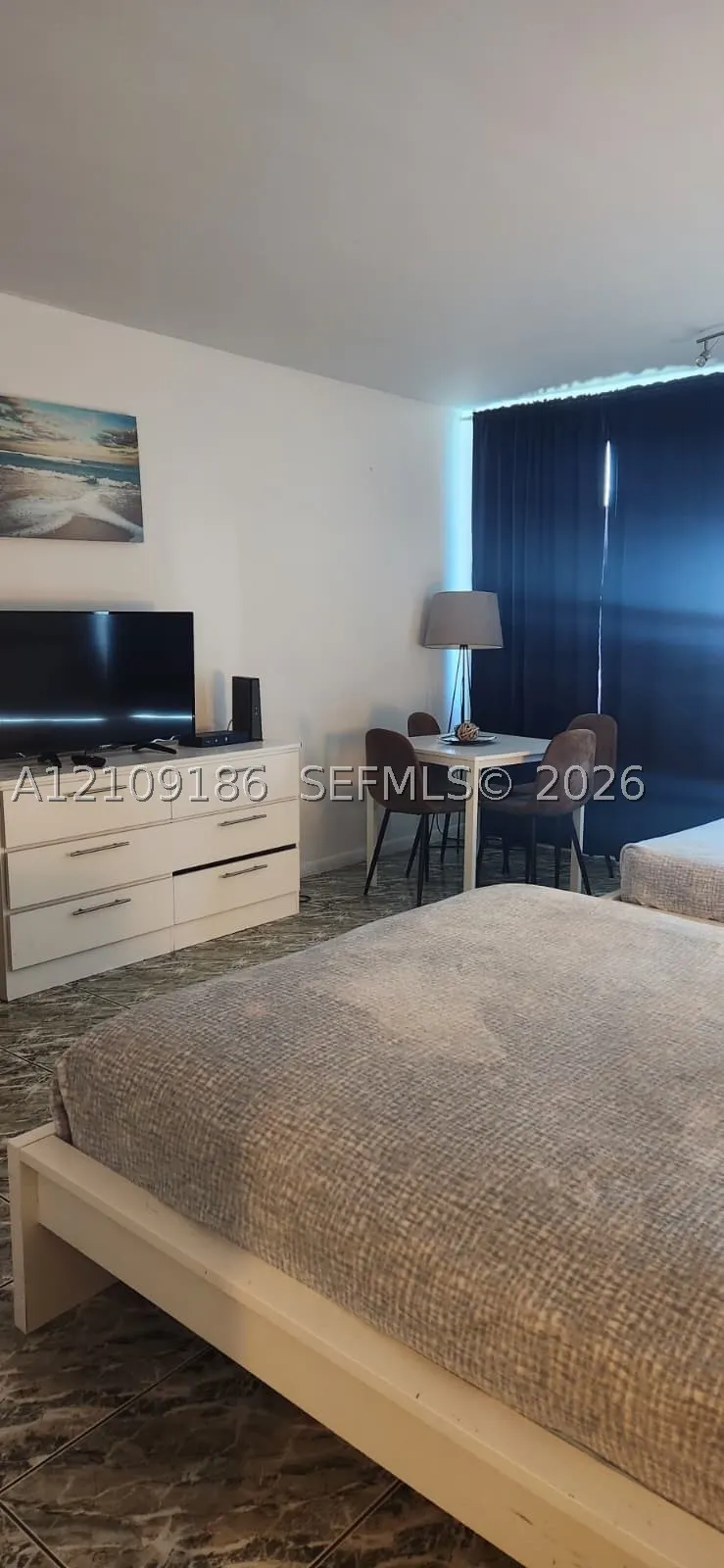 5445 Collins Ave #1408