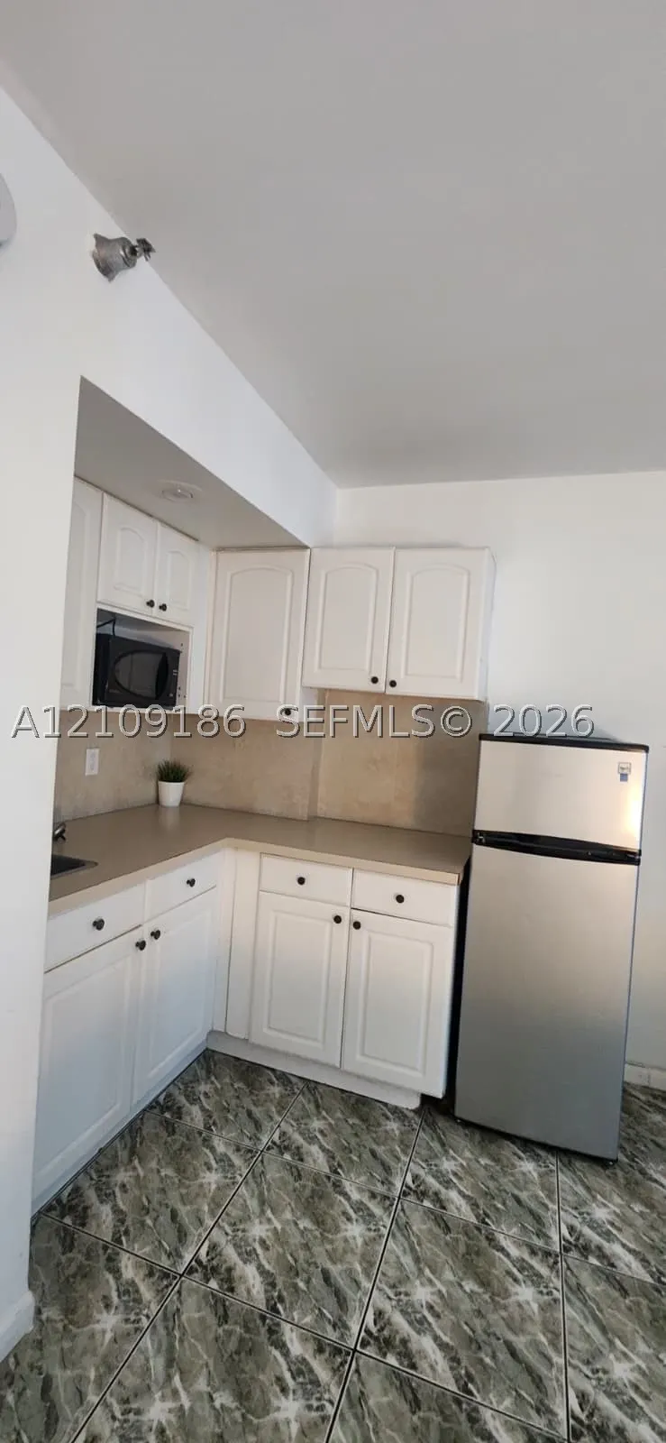 5445 Collins Ave #1408