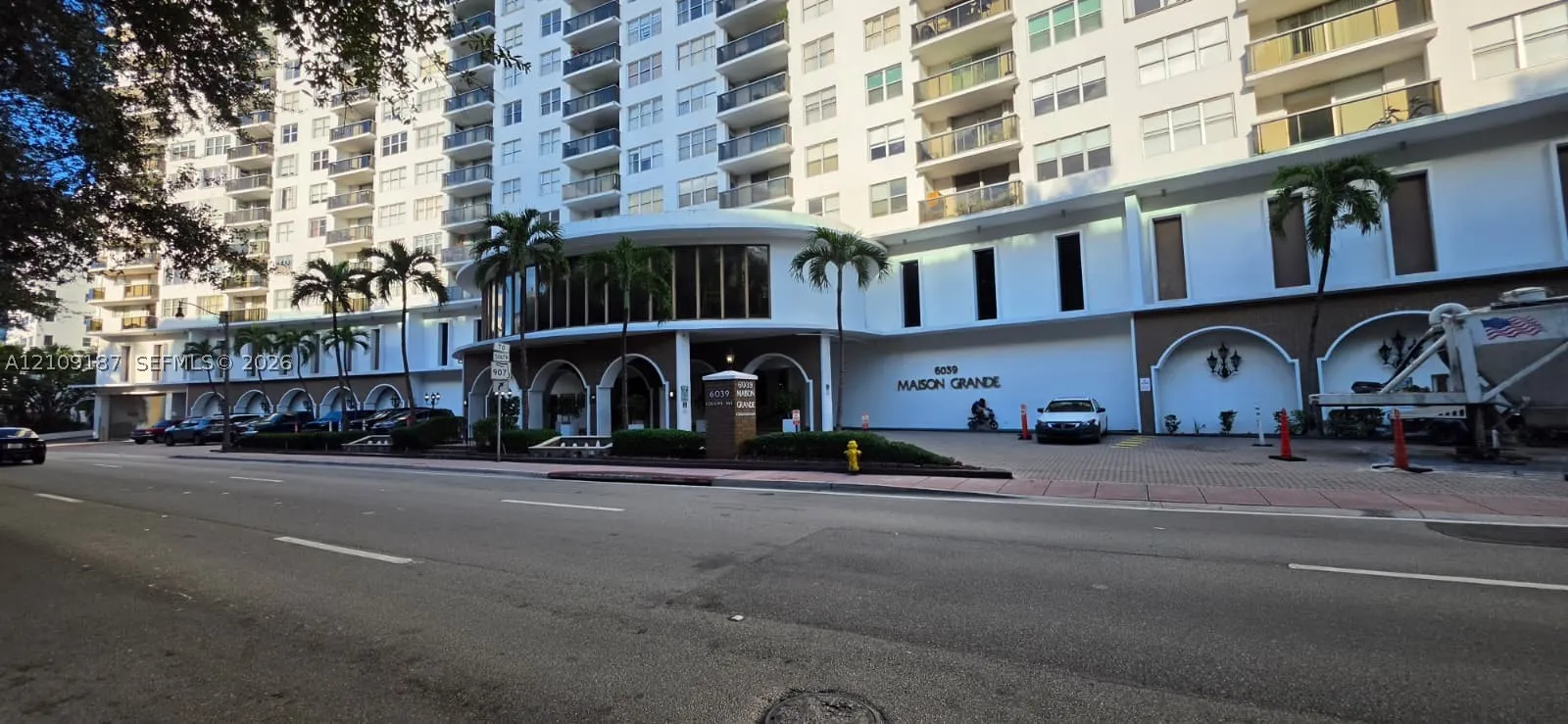 6039 Collins Ave #1625