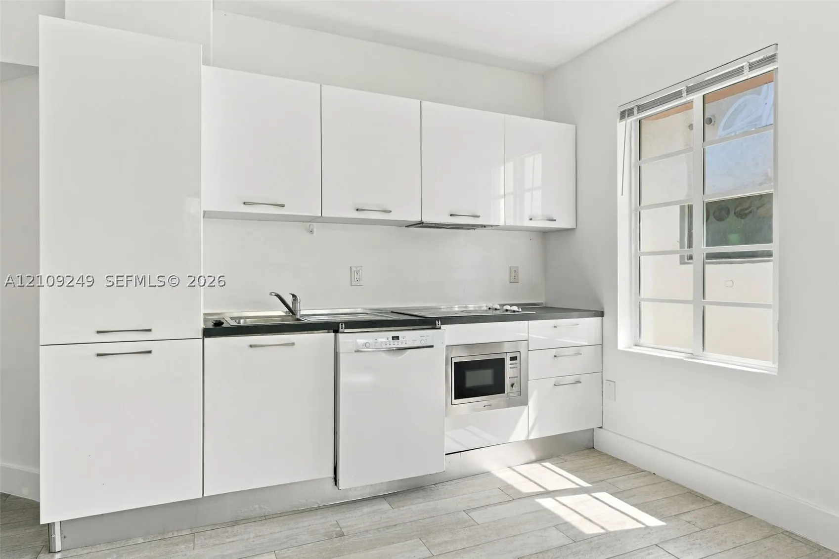 811 Jefferson Ave #201