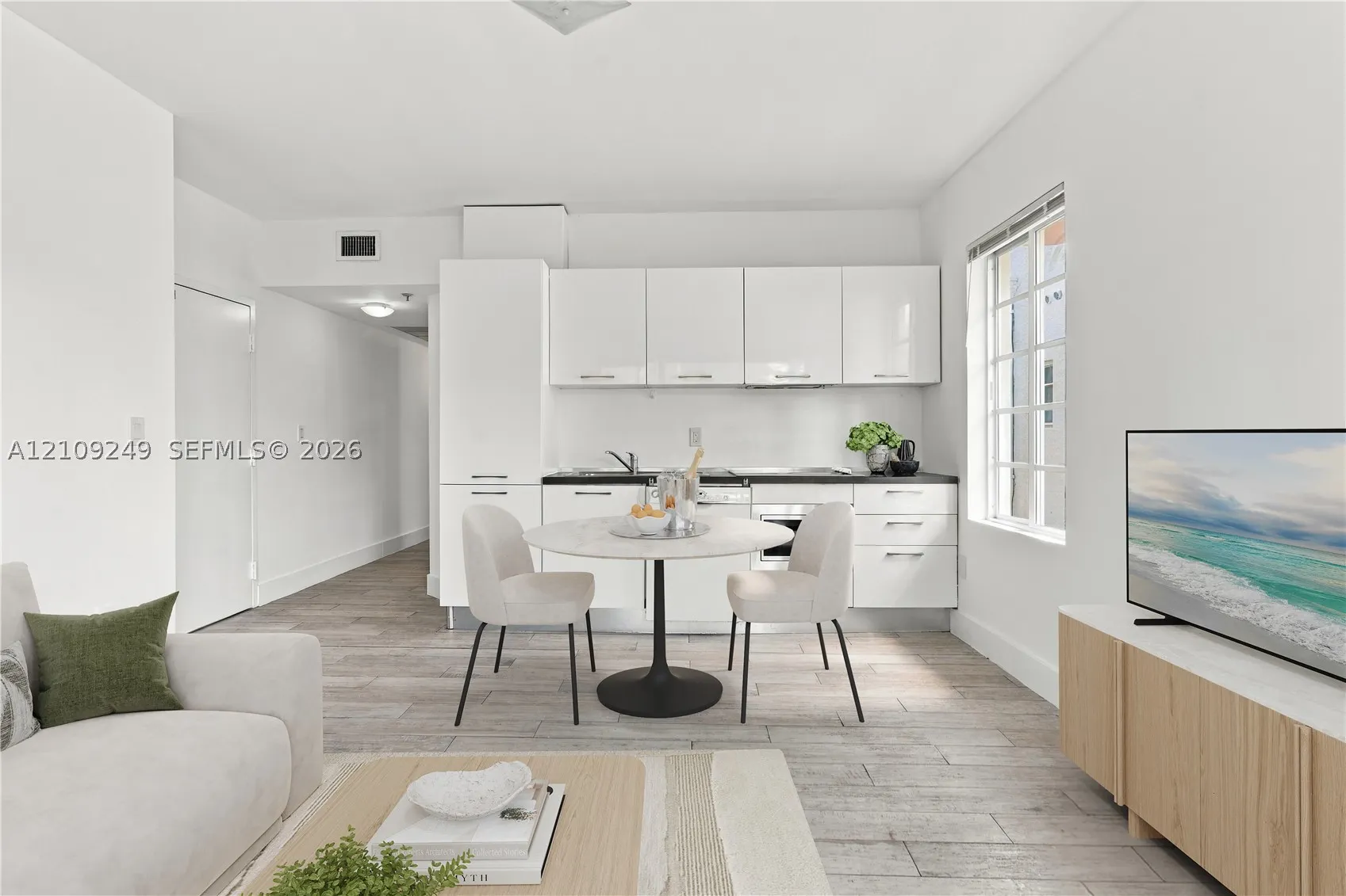 811 Jefferson Ave #201
