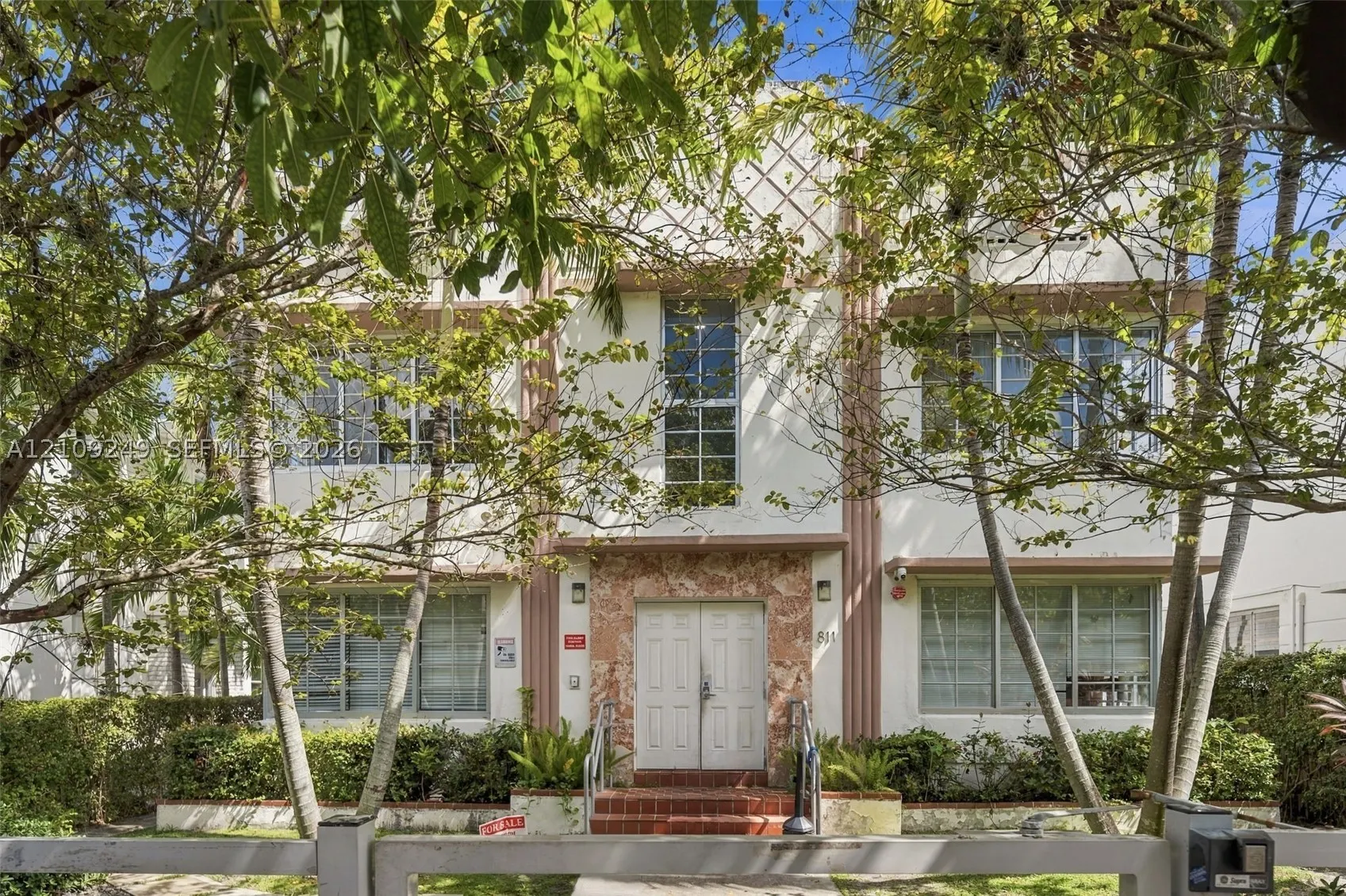 811 Jefferson Ave #201