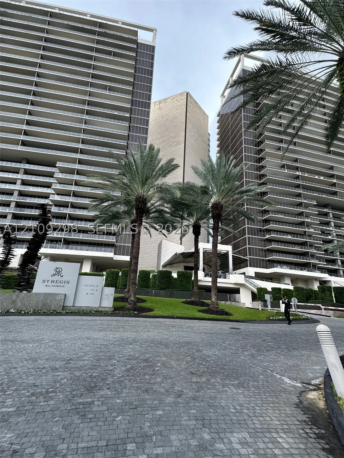 9703 Collins Ave #400