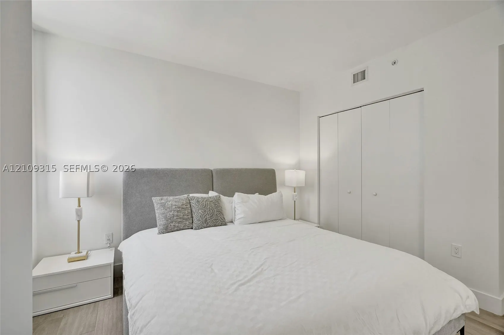 121 NE 34th St #2809