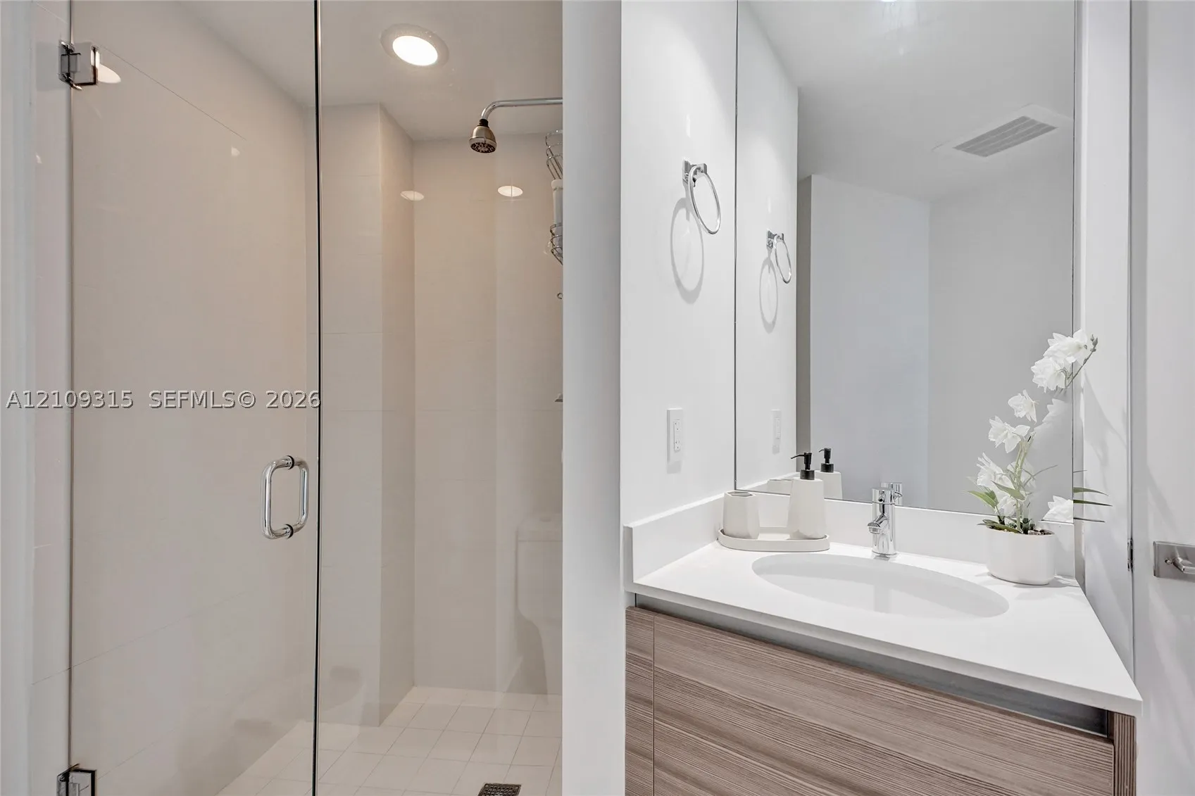 121 NE 34th St #2809