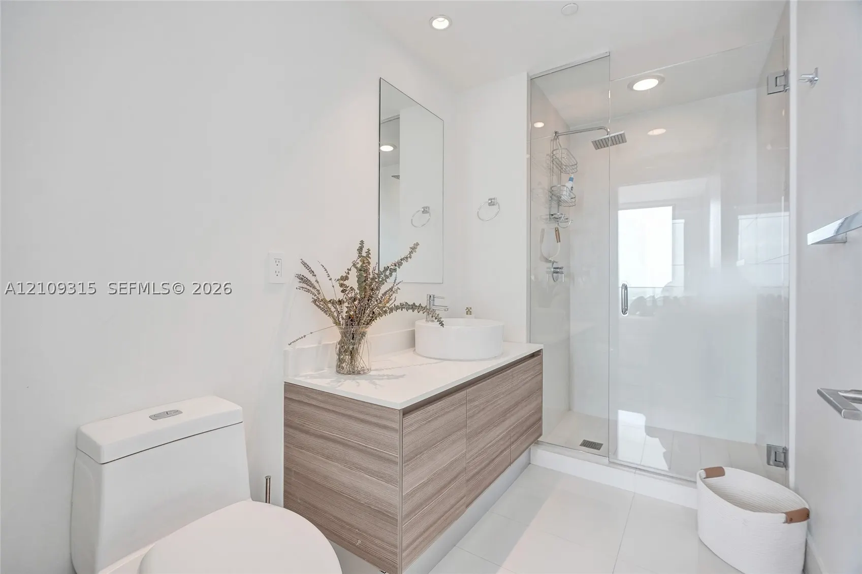 121 NE 34th St #2809