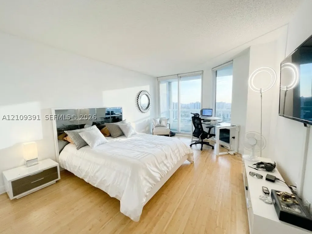 21055 Yacht Club Dr #2708