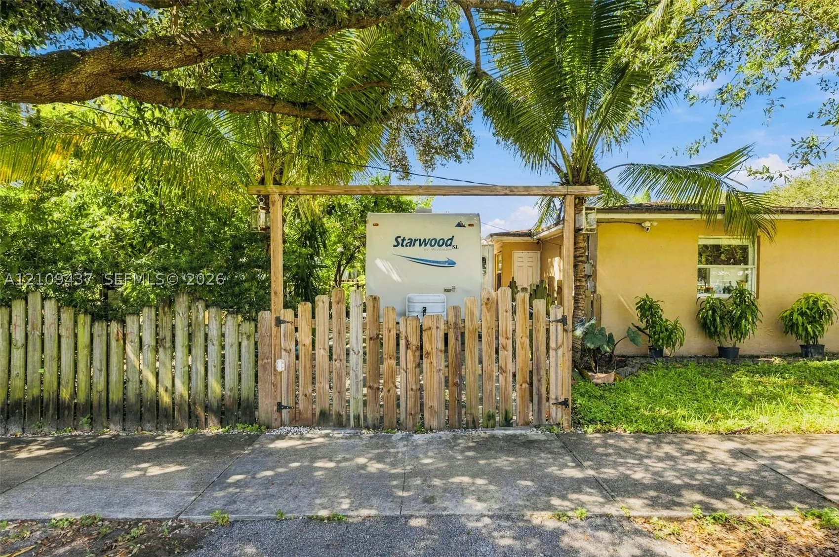 910 S 28th Ave