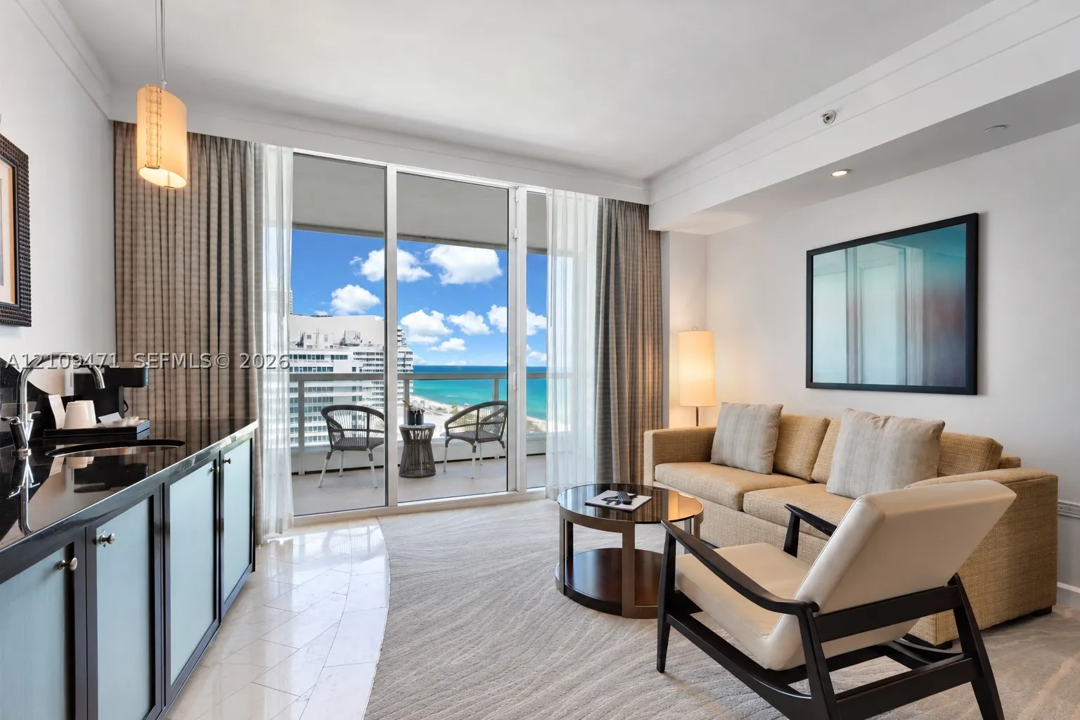 4391 Collins Ave #806