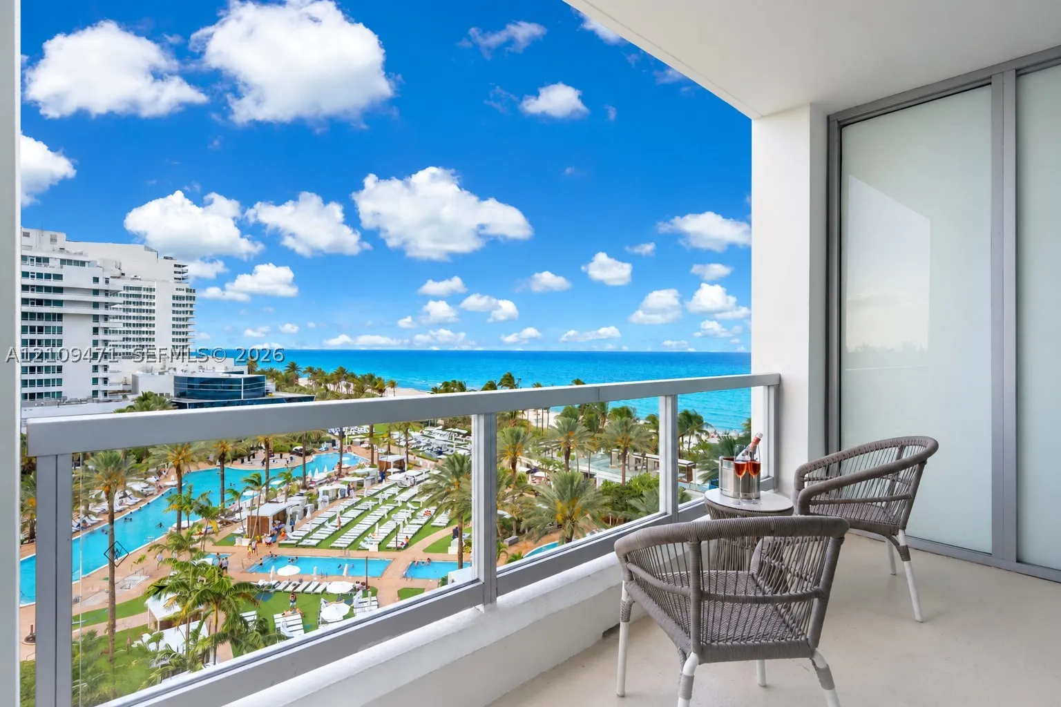 4391 Collins Ave #806