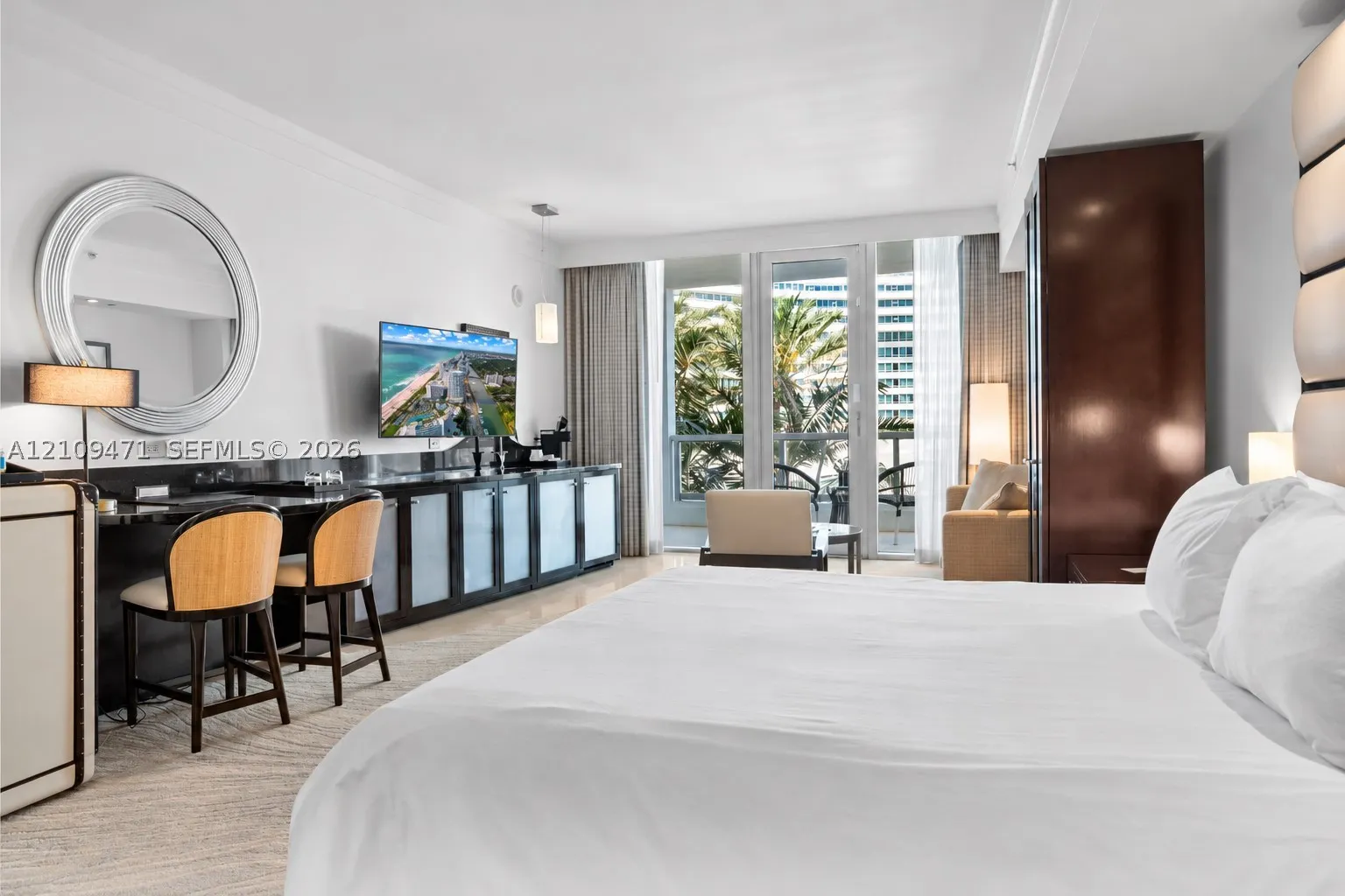 4391 Collins Ave #806