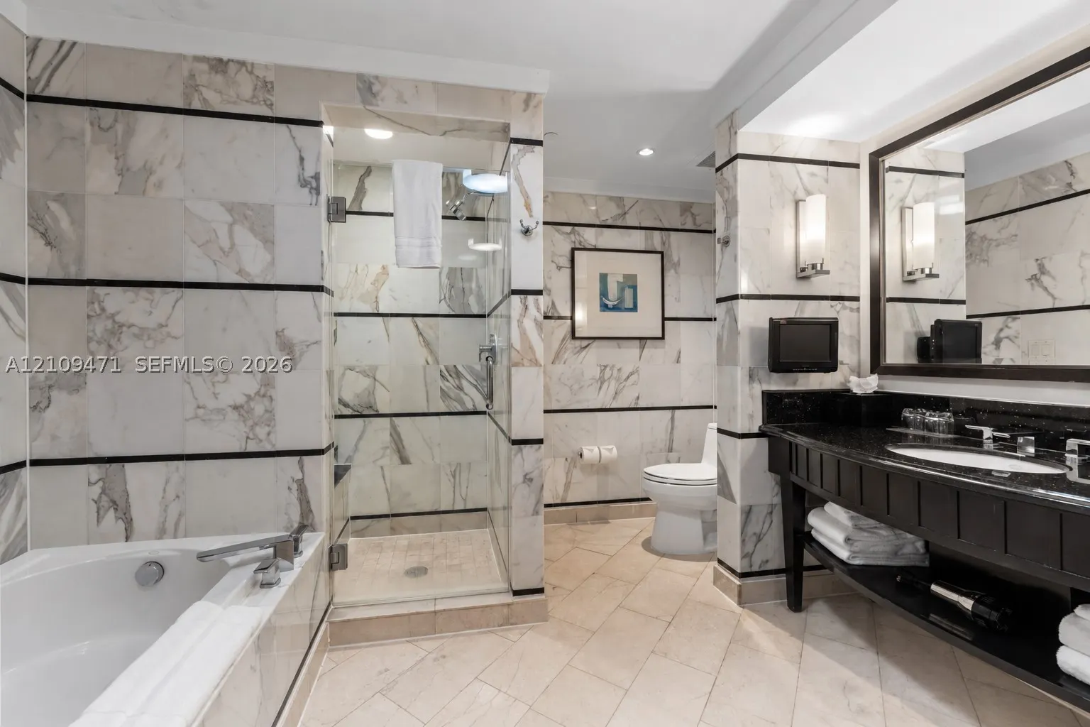 4391 Collins Ave #806