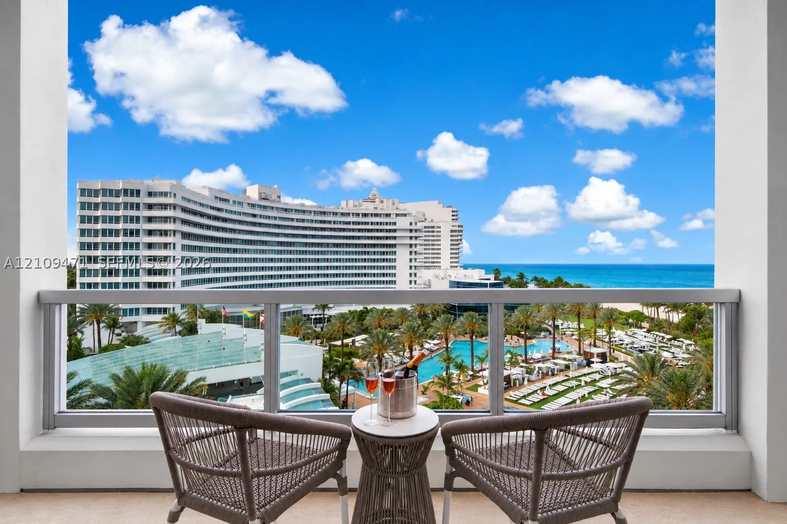 4391 Collins Ave #806
