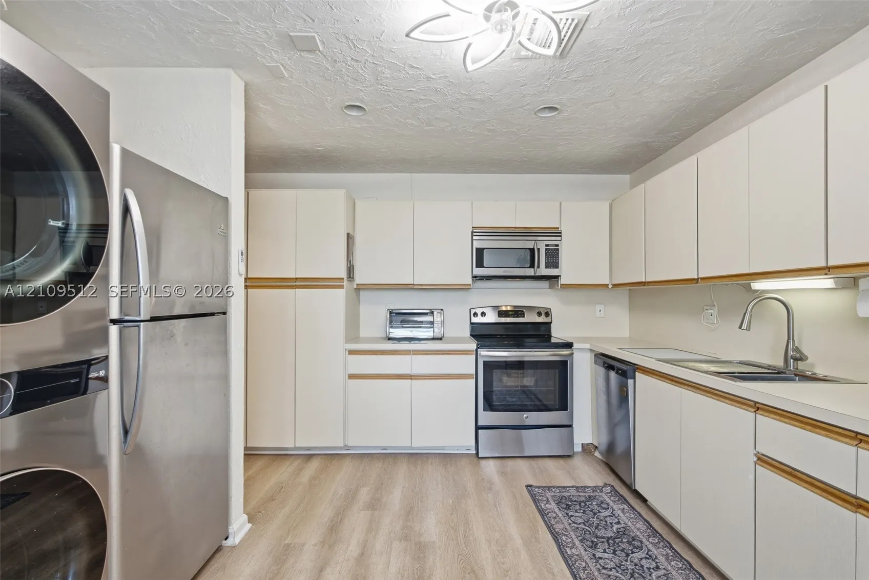 1541 NW 18th Ave #101