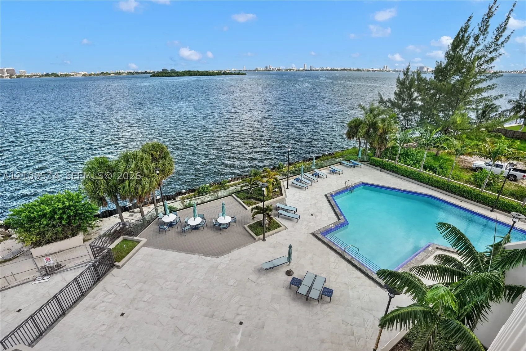 11113 Biscayne Blvd #458