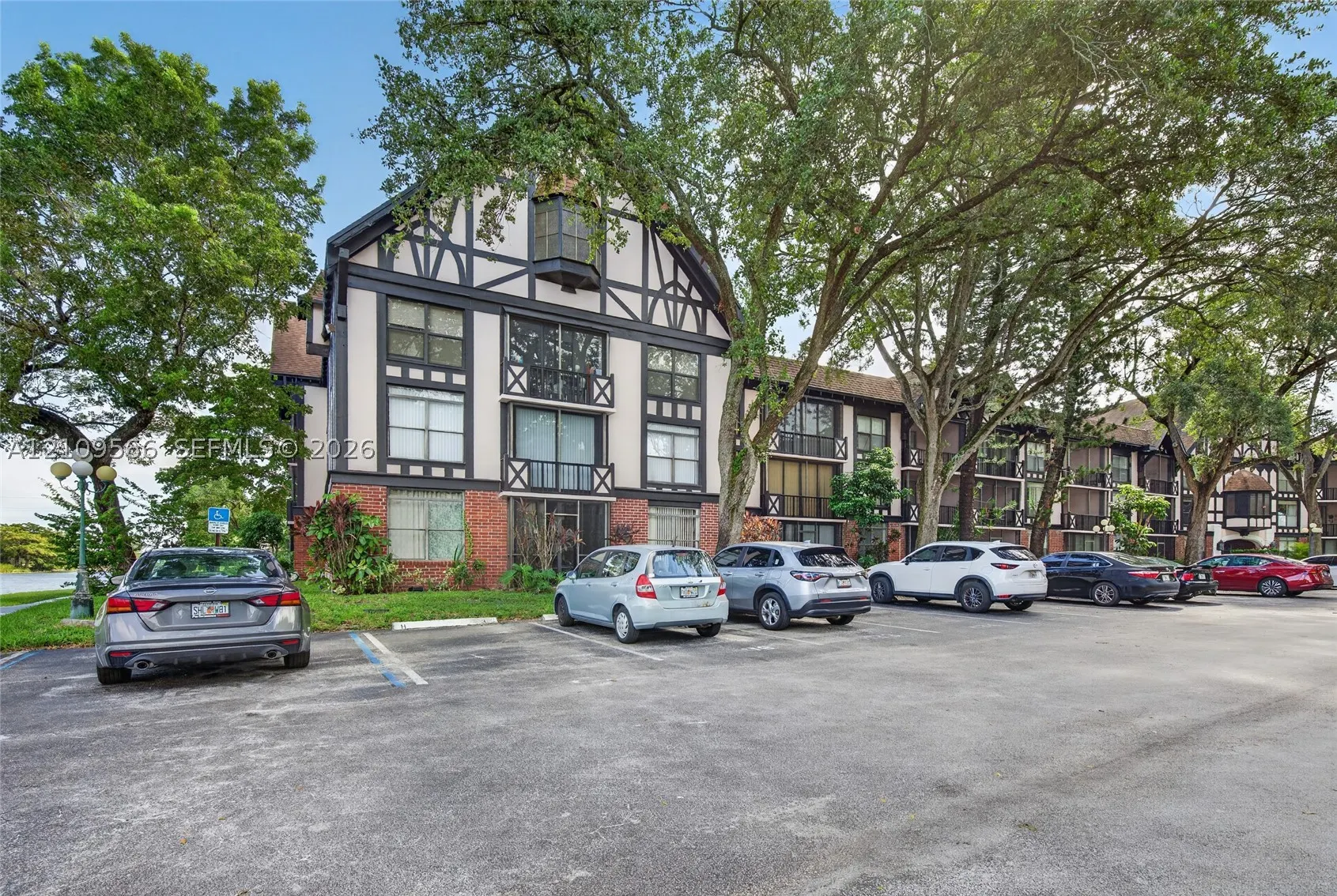 3730 Inverrary Dr #2J