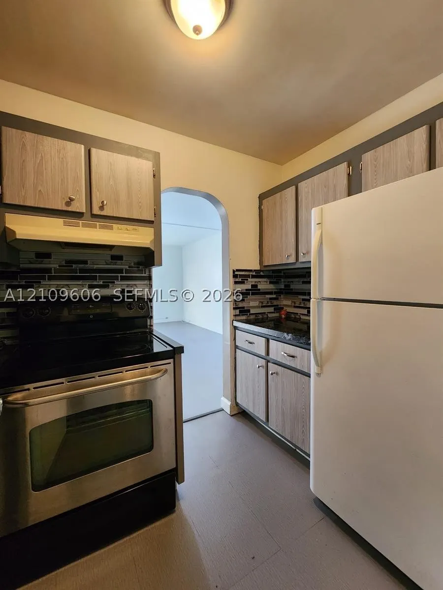 1851 NE 62nd St #610